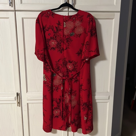 A very pretty dress in size 22 - Picture 6 of 8